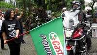 Perjalanan bertajuk Wheel Story Season 4 yang didukung oleh Castrol Power 1 ini akan menempuh jarak sejauh 25.000 km dengan waktu 180 hari. Pastinya perjalanan kali ini tak kalah beratnya dengan perjalanan Mario Iroth sebelumnya. Khairul Imam Ghozali/detikOto.