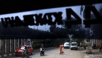 Mikrolet 44 kini sudah ditata dengan adanya jalur khusus ngetem di Jl Abdullah Syafii.