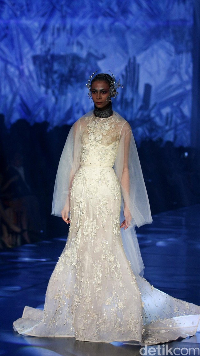 Tek Saverio mengangkat tema Absolutex di peragaan solo pertamanya yang bertempat di Hotel Raffles. Jakarta. [Foto: Mohammad/Wolipop]