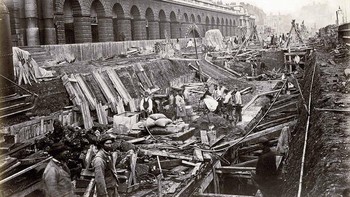 Peralatan yang digunakan tentu belum secanggih sekarang tapi Inggris berhasil melakukannya. Foto: Museum of London