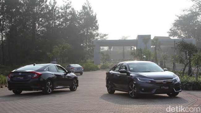 Menguji Honda Civic Berbekal Mesin Turbo