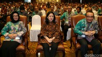 Puan didampingi Kepala BKN Bima Haria Wibisana duduk di kursi barisan paling depan.