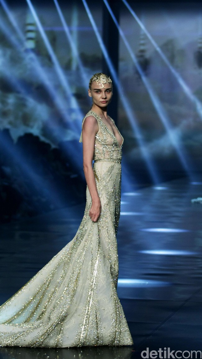 Tek Saverio mengangkat tema Absolutex di peragaan solo pertamanya yang bertempat di Hotel Raffles. Jakarta. [Foto: Mohammad/Wolipop]