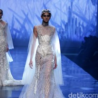 Tek Saverio mengangkat tema Absolutex di peragaan solo pertamanya yang bertempat di Hotel Raffles. Jakarta. [Foto: Mohammad/Wolipop]