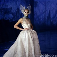 Tek Saverio mengangkat tema Absolutex di peragaan solo pertamanya yang bertempat di Hotel Raffles. Jakarta. [Foto: Mohammad/Wolipop]