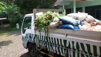 Foto: Stok makanan untuk satwa nantinya akan didistribusikan dengan menggunakan truk seperti ini ke kandang masing-masing. Setiap hari satwa diberi makan 2 kali, yaitu pada pagi dan sore (Wahyu/detikTravel)