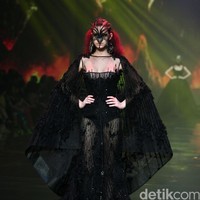 Tek Saverio mengangkat tema Absolutex di peragaan solo pertamanya yang bertempat di Hotel Raffles. Jakarta. [Foto: Mohammad/Wolipop]