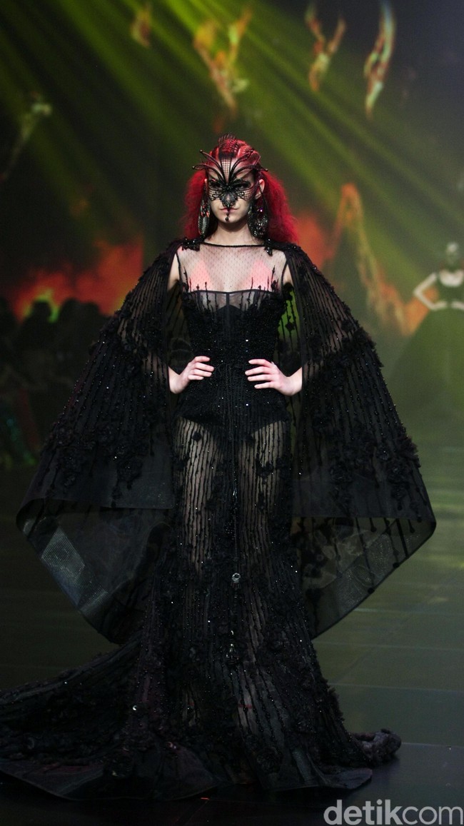 Tek Saverio mengangkat tema Absolutex di peragaan solo pertamanya yang bertempat di Hotel Raffles. Jakarta. [Foto: Mohammad/Wolipop]