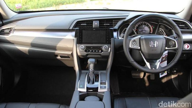 Menguji Honda Civic Berbekal Mesin Turbo