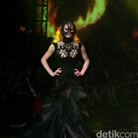 Tek Saverio mengangkat tema Absolutex di peragaan solo pertamanya yang bertempat di Hotel Raffles. Jakarta. [Foto: Mohammad/Wolipop]