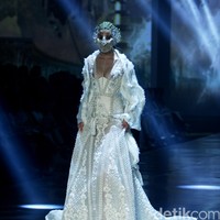 Tek Saverio mengangkat tema Absolutex di peragaan solo pertamanya yang bertempat di Hotel Raffles. Jakarta. [Foto: Mohammad/Wolipop]