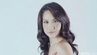 Pelantun Cinta Sejati itu juga menceritakan kisah-kisah ketika berada di Sekolah Menengah Atas.