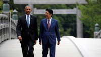 Presiden AS Barack Obama disambut oleh PM Jepang Shinzo Abe. Toru Hanai/Reuters.