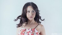 BCL begitu percaya diri merilis ulang ‘Aku Wanita’ bersama Dipha Barus. Foto: Asep Syaifullah