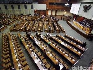 Surat Presiden Soal Calon Kapolri Komjen Tito Dibacakan di Paripurna DPR