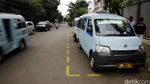 Deretan Mikrolet 44 Ngetem di Jalur Khusus