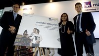 President Director AXA Mandiri, Jean Philippe Vandenschrick, Director of In Branch Channel AXA Mandiri, Tisye Diah Retnojati, dan Chief Financial Officer AXA Mandiri Franz Lathuillerie,  memperkenalkan produk terbaru asuransi Unitlink, Mandiri Elite Plan, di Jakarta, Kamis (26/05/2016).