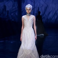 Tek Saverio mengangkat tema Absolutex di peragaan solo pertamanya yang bertempat di Hotel Raffles. Jakarta. [Foto: Mohammad/Wolipop]