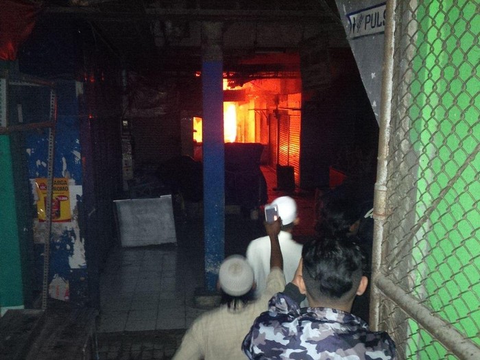 Pasar Besar Malang Terbakar, Pedagang dan Warga Panik