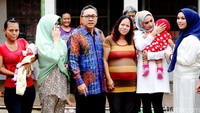 Zulkifli Hasan didampingi Kepala Rutan Pondok Bambu Ika Yusanti, CEO Haneda Futri Zulya Savitri dan Prinsipal Kids Republic Zita Anjani.