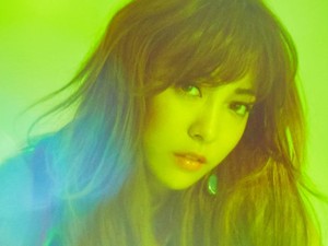 Luna f(x) Mencolok di 3 Besar Chart Album Dunia