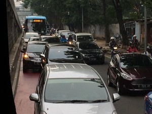 Warga Mengeluh Jl MT Haryono-Gatot Subroto Makin Macet Tiap Harinya