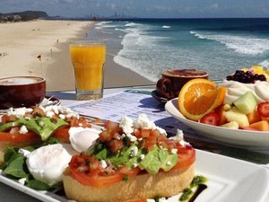 Yang Asyik di Gold Coast, Wisata Kuliner dengan View Pantai Cantik