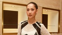 ose dari istri dari Ashraf Sinclair sesaat setelah tampil. Pool/Gus Mun/detikFoto.