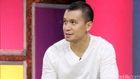 Namun, ia membantah kabar tersebut dan mengatakan hubungannya dengan Felicia hanya sebatas rekan kerja. Pool/Ismail/detikFoto.