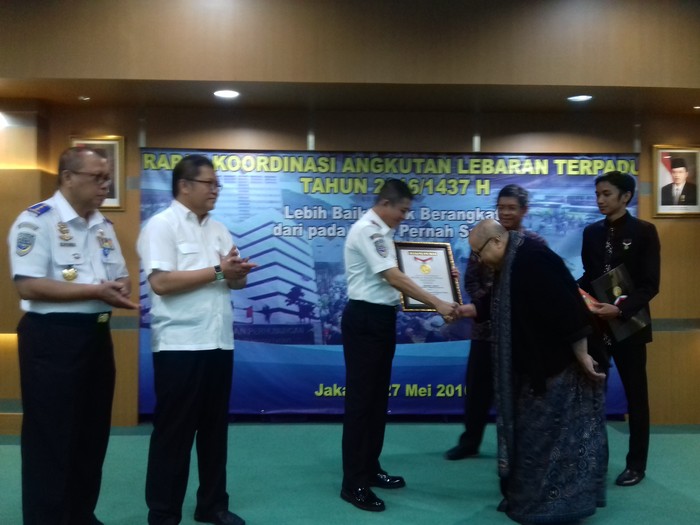 Resmikan Banyak Bandara dan Pelabuhan dalam 2 Hari, Menhub Masuk Rekor MURI