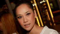 Ia mengaku tegang membawakan lagu milik Arie SW, produser film 3 Srikandi. Pool/Gus Mun/detikFoto