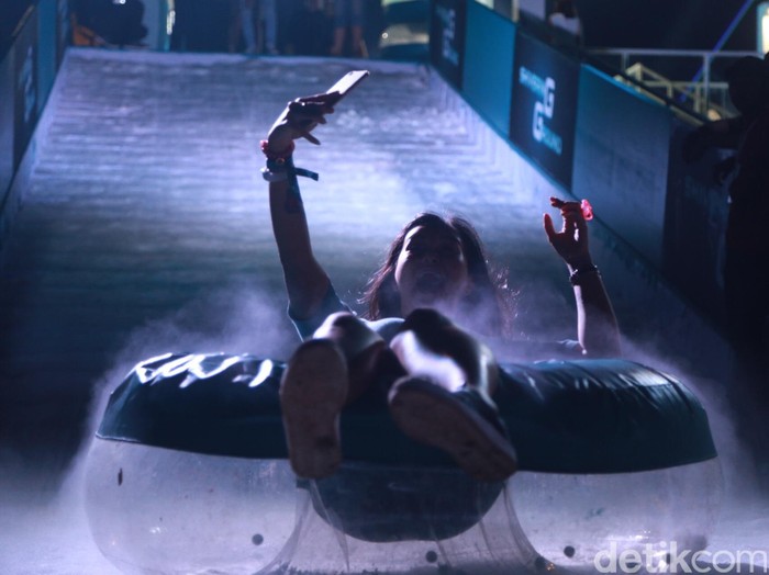 Berseluncur Es di Pesta Dimitri Vegas & Like Mike