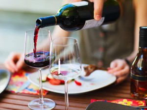 Ini Penjelasan Mengapa Wine Bisa Meningkatkan Gairah Seksual