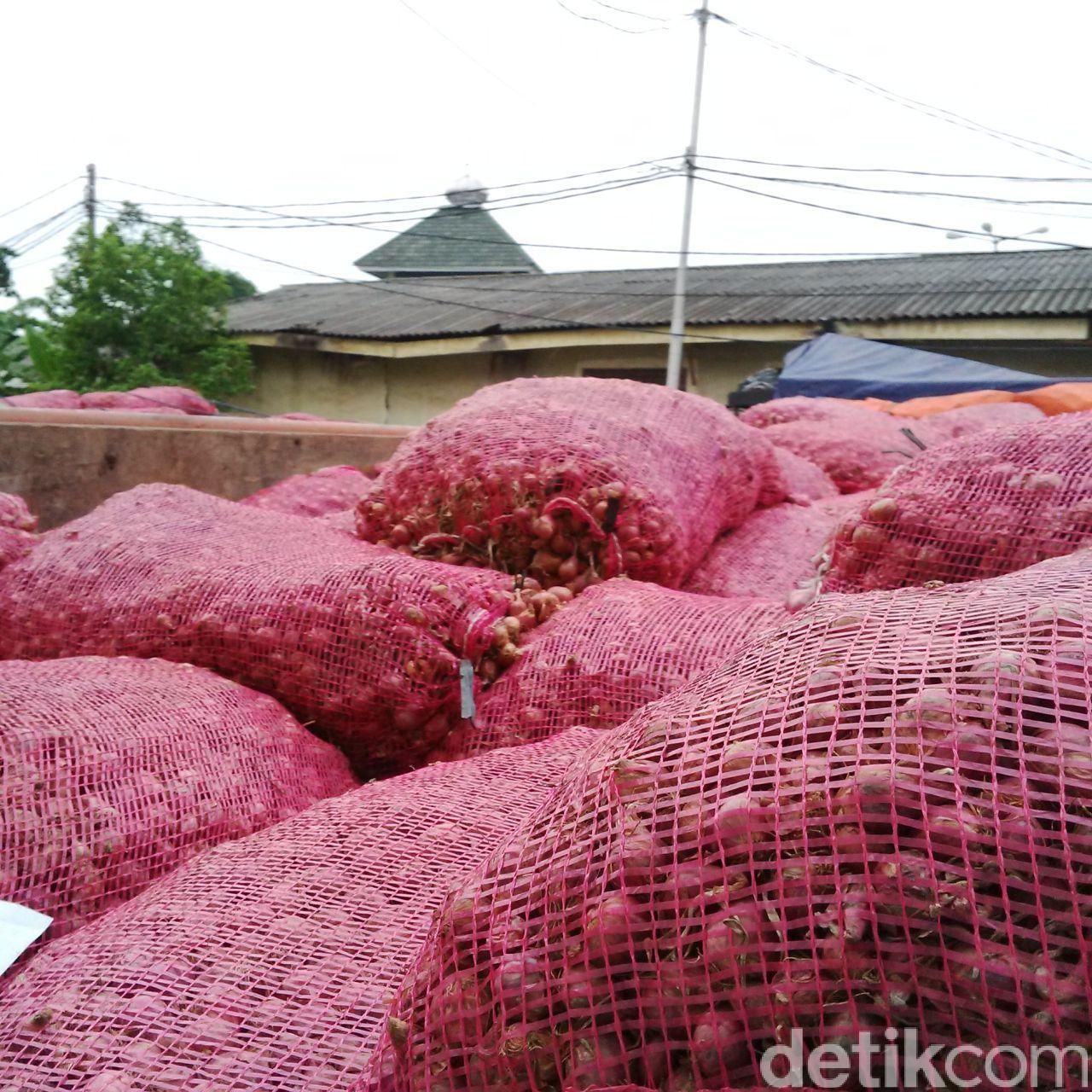 Dikirim dari NTB, Bawang Merah Malah Didiamkan 3 Hari di 