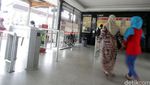 Menyeberang di JPO ini Harus Bayar Rp 2 Ribu