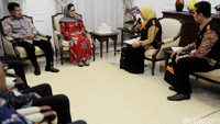 Petugas sensus mendata Wapres Jusuf Kalla.
