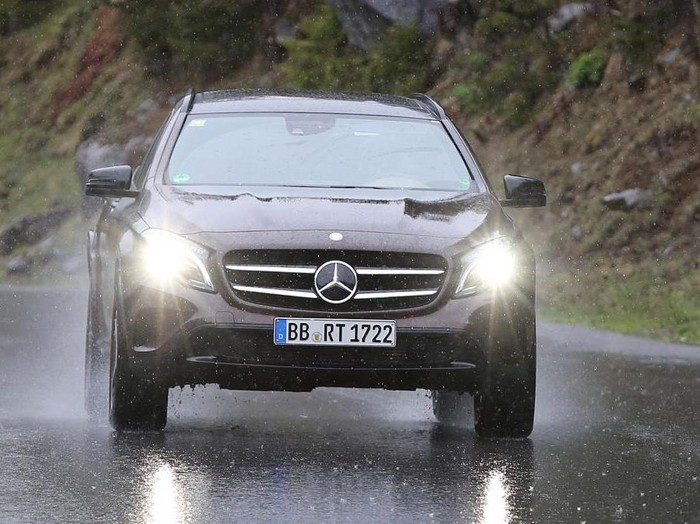 Mercedes-Benz Uji GLB Crossover SUV