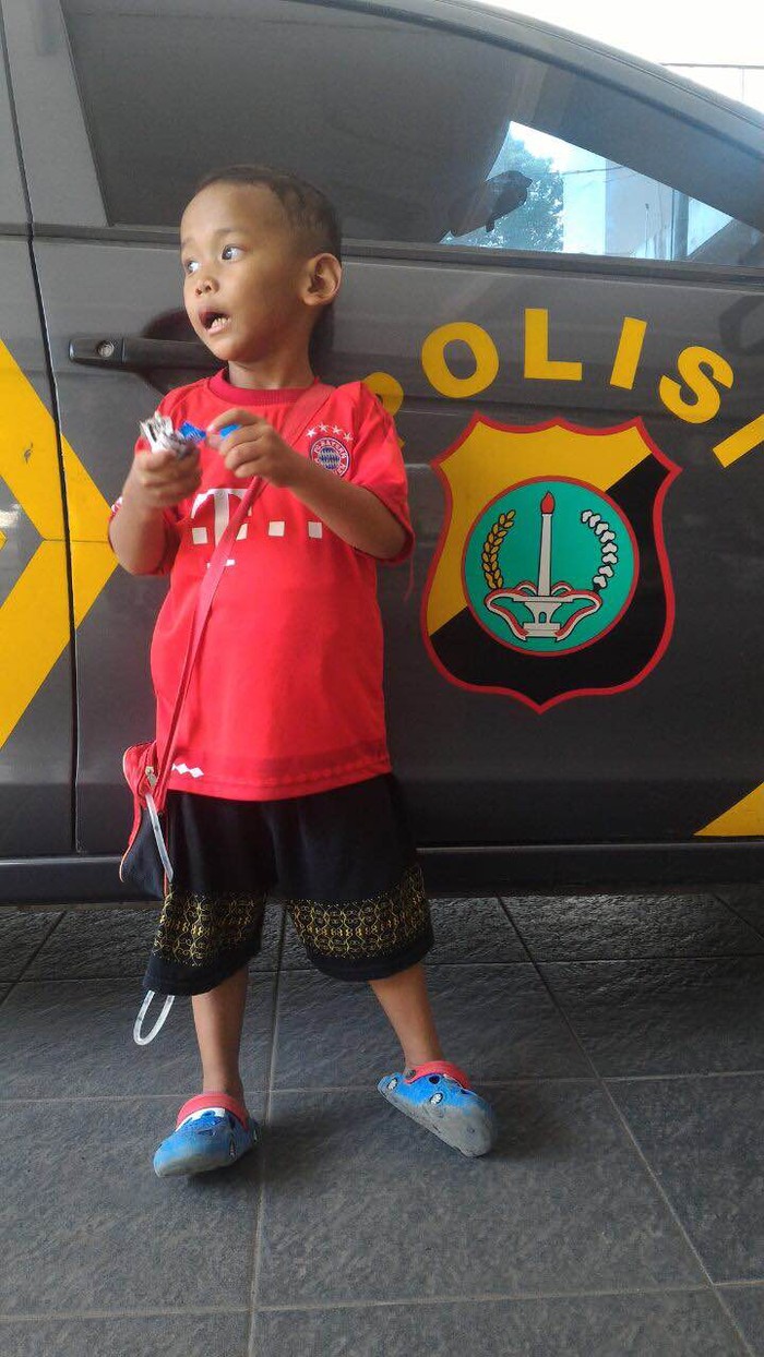 Kenakan Jersey Bayern Munchen, Anak Laki-laki Ditemukan di Pasar Lenteng Agung