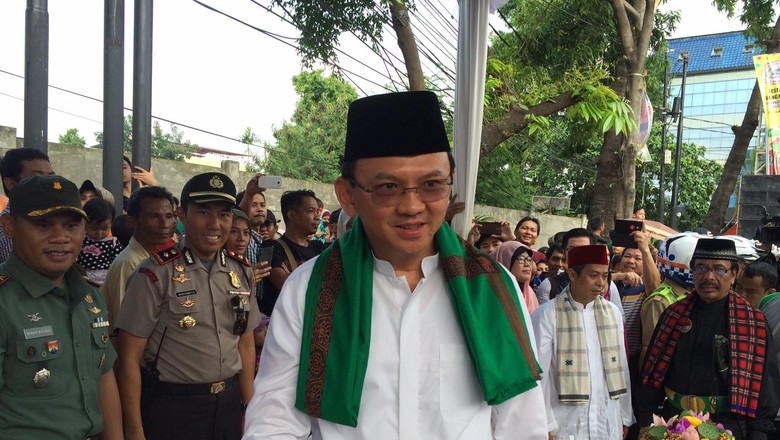 Teman Ahok Berhasil Kumpulkan 900 Ribu KTP, Ahok Optimistis Sampai 1 Juta Teman Ahok Berhasil Kumpulkan 900 Ribu KTP, Ahok Optimistis Sampai 1 Juta