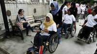 Beberapa penyandang disabilitas menghadiri peresmian Portal S.