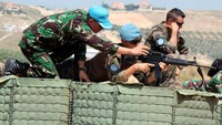Satgas Indobatt dan FCR Batalyon Prancis latihan menembak. Ist/Puspen TNI.