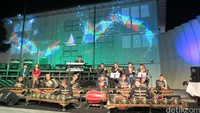Acara juga diramaikan oleh Saron Groove serta komposer Ari Wulu.