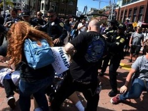 Kampanye Donald Trump Kembali Diwarnai Bentrokan