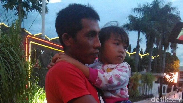 Kaki Palsu Anak Ini Hilang Usai Acara Penyerahan Bantuan di Jember