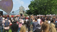 Beginilah suasana saat ratusan orang menonton tarian tradisional Indonesia di panggung utama. Tari tradisional selalu ditunggu-tunggu warga London dan wisatawan (Fitraya/detikTravel)