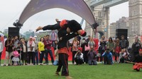 Atraksi silat panglipur yang sukses memukau warga London dan wisatawan. Jurus-jurus keren dan mendebarkan membuat penonton kagum (Fitraya/detikTravel)