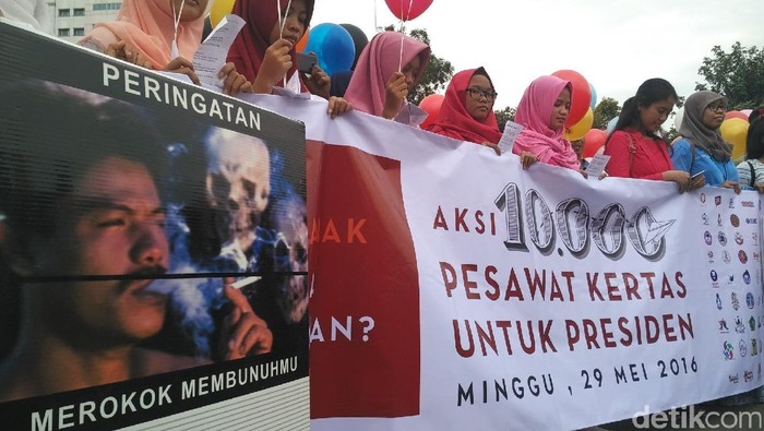 Aksi 10.000 Pesawat Kertas untuk Presiden, Bentuk Dukungan Terhadap Aksesi FCTC