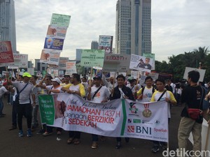 Ditlantas Polda Metro Jaya Terima Bantuan 300 Jas Hujan