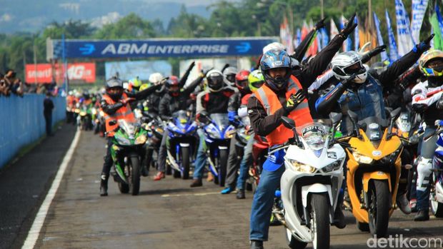 Yamaha Sunday Race 2016 tiba di hari puncaknya pada putaran final atau seri ketiga. Pagelaran akbar ini kembali mengguncang Sentul International Circuit, Bogor dalam dua hari penyelenggaraannya, Sabtu  Minggu, 28  29 Mei 2015.