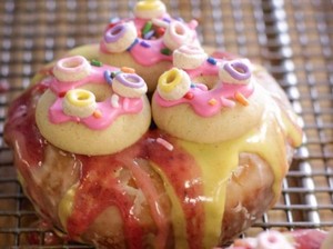 Inception Doughnut, Donat dengan Tumpukan Topping Berupa Donat